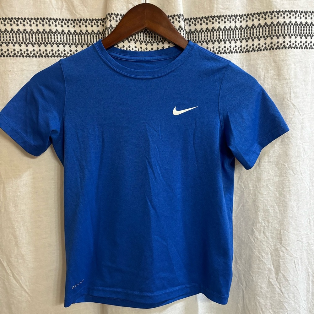 Nike Dri-Fit Tee Size Boys Medium